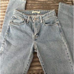 Levi's 721 high rise skinny Jean size 24